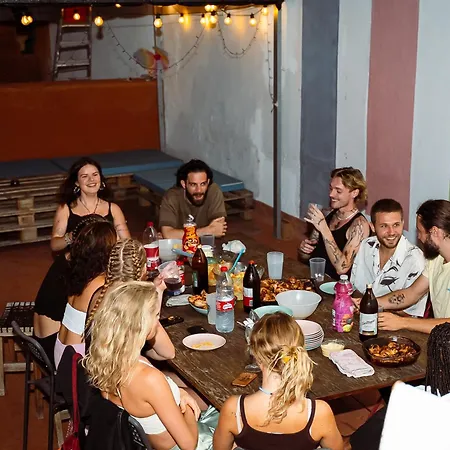 Doña Rose Coliving Hostal